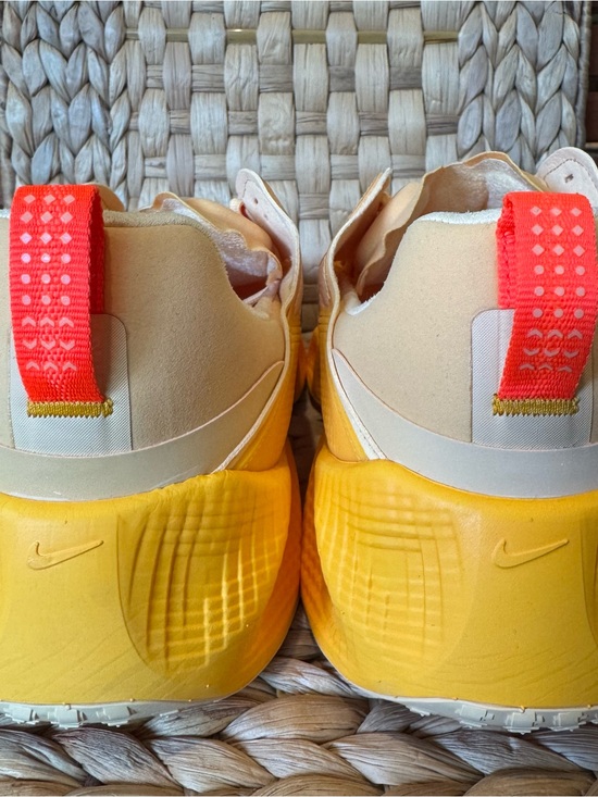 Nike Mens 11.5 NWOT Shoes Ava Rover Celestial Gold Bright Crimson DX4215-205 main image 10